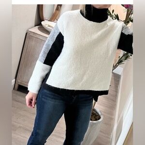 Cliché S weater   White and Black